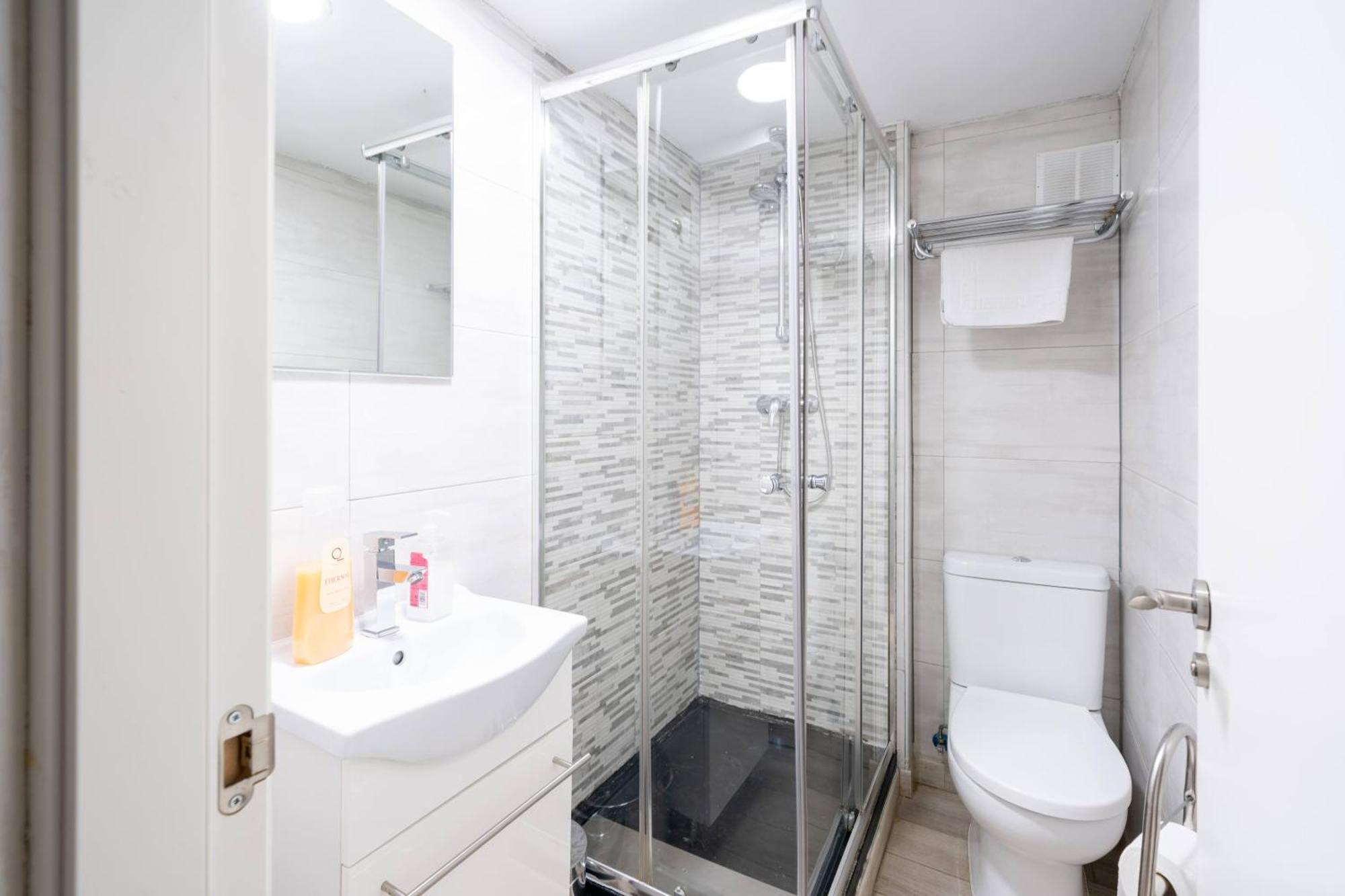 Go - Leopoldo Cano Center Apartment *